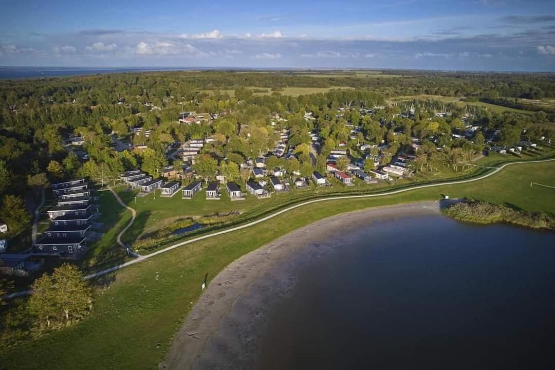 Chalet Babbelaar 6 - Premium Locatie Lauwersoog Buitenkant foto